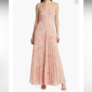 Floral Print Pleated Dress
Chelsea28